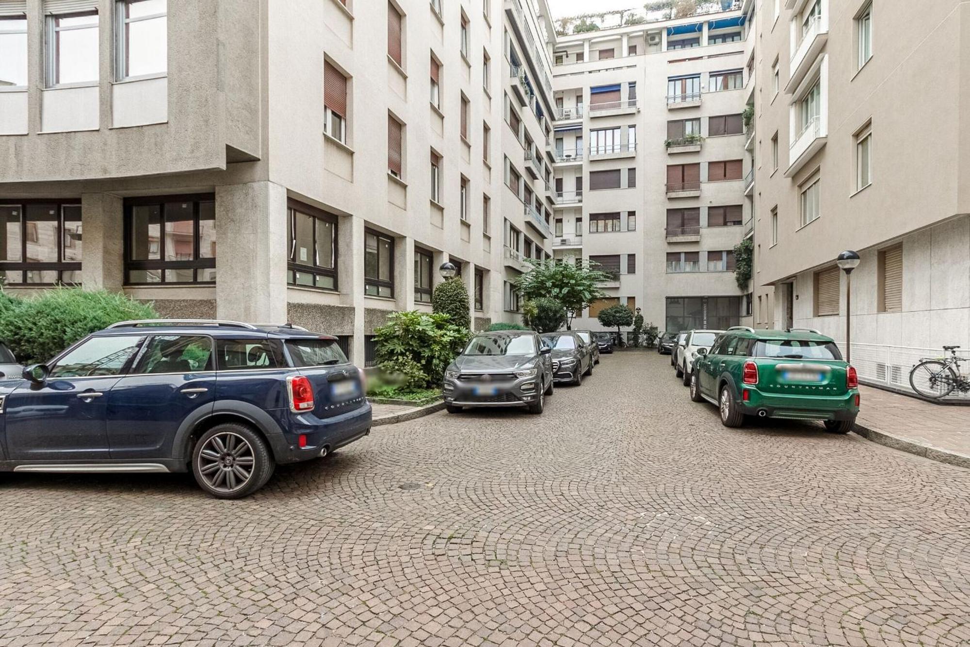 1br Uberto Visconti Di Modrone A With Balcony In Mailand
