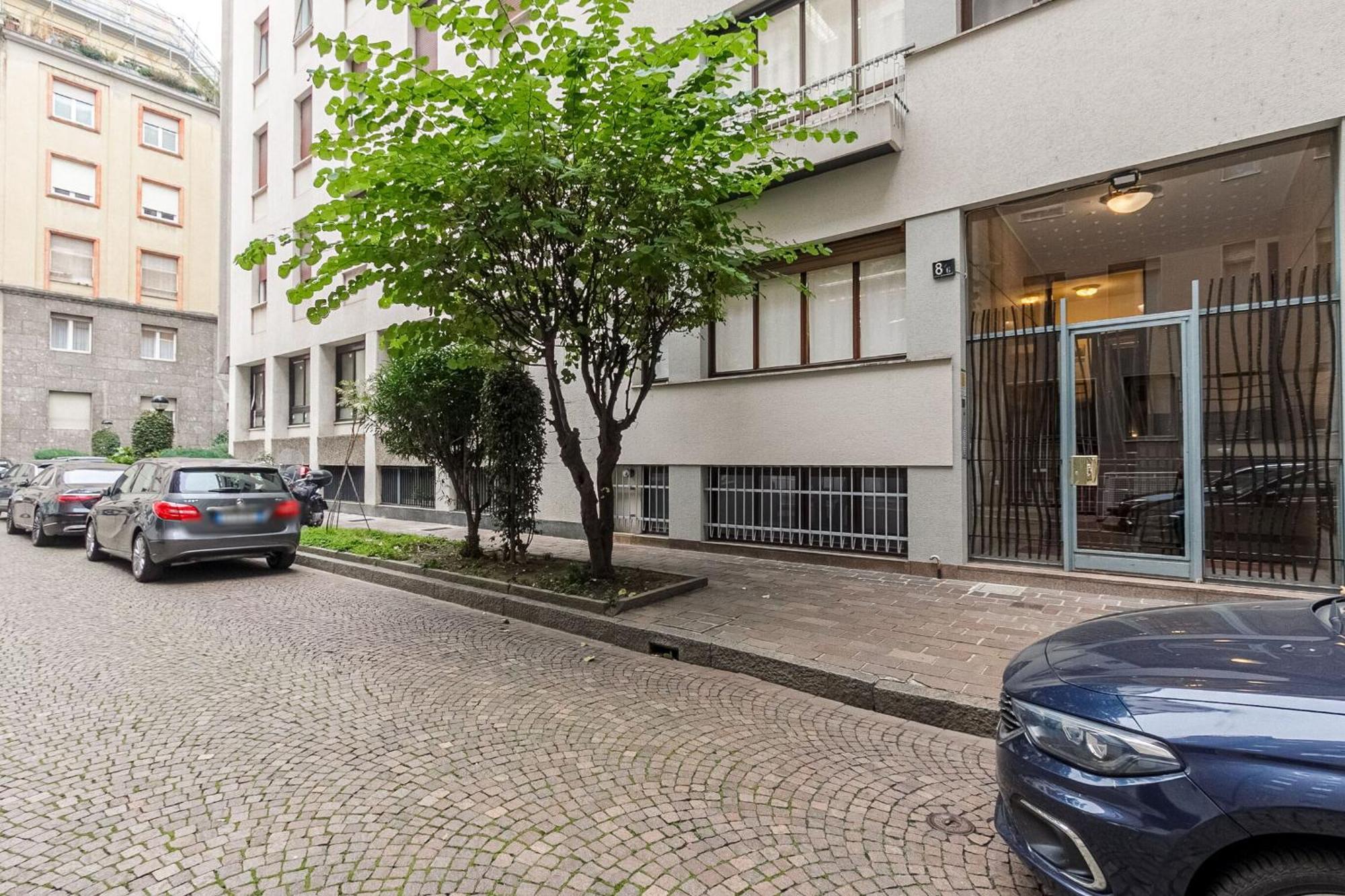 Appartamento 1br Uberto Visconti Di Modrone A With Balcony In Milano